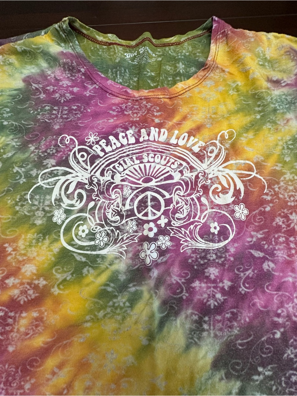 Vintage Girl Scouts Peace and Love Graphic Tie Dye T-Shirt - Picture 2 of 4